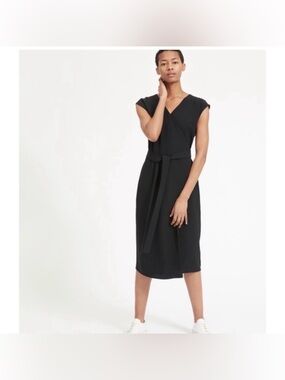 the japanese goweave short sleeve wrap dress Fitting Room Review: Everlane Japanese GoWeave Wrap Dresses
